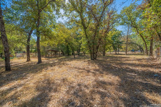 188 Oakview Dr, La Vernia, TX 78121