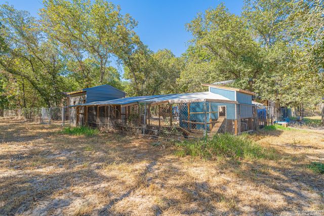 188 Oakview Dr, La Vernia, TX 78121