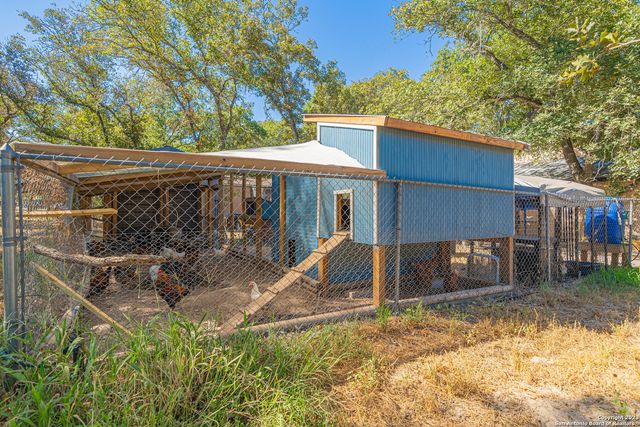 188 Oakview Dr, La Vernia, TX 78121