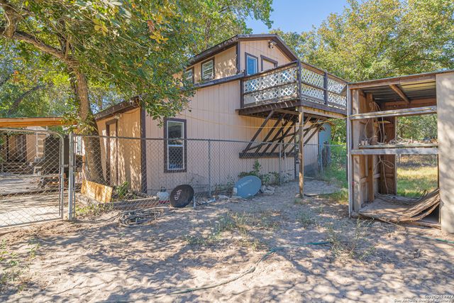 188 Oakview Dr, La Vernia, TX 78121