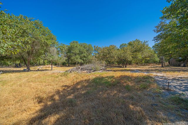 188 Oakview Dr, La Vernia, TX 78121