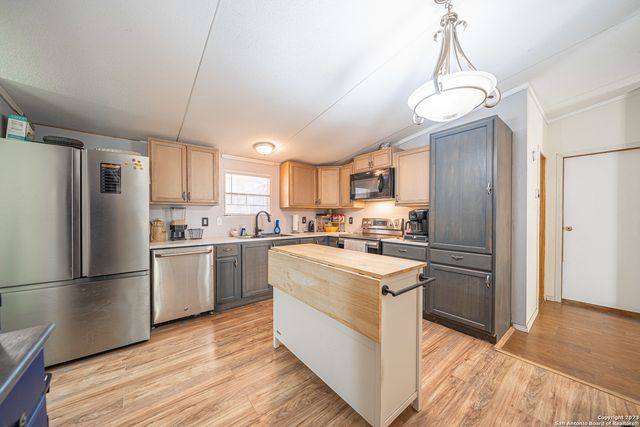 188 Oakview Dr, La Vernia, TX 78121