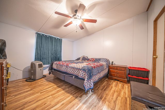 188 Oakview Dr, La Vernia, TX 78121