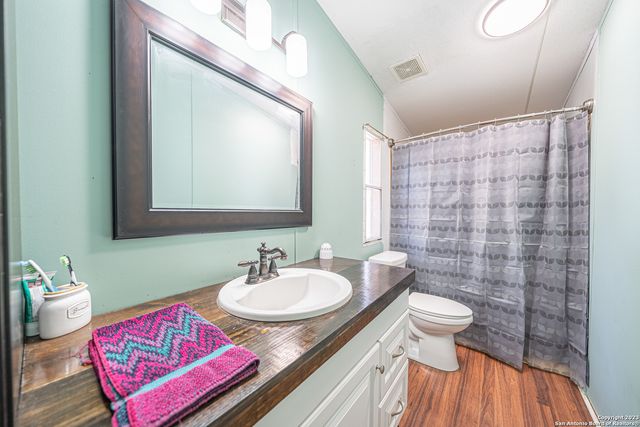 188 Oakview Dr, La Vernia, TX 78121