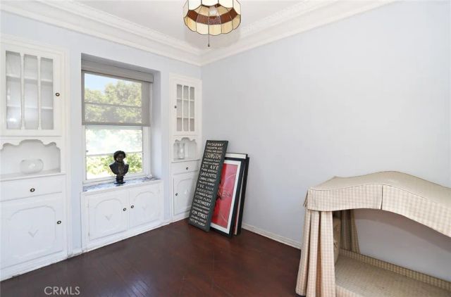 1222 S Cloverdale, Los Angeles, CA 90019