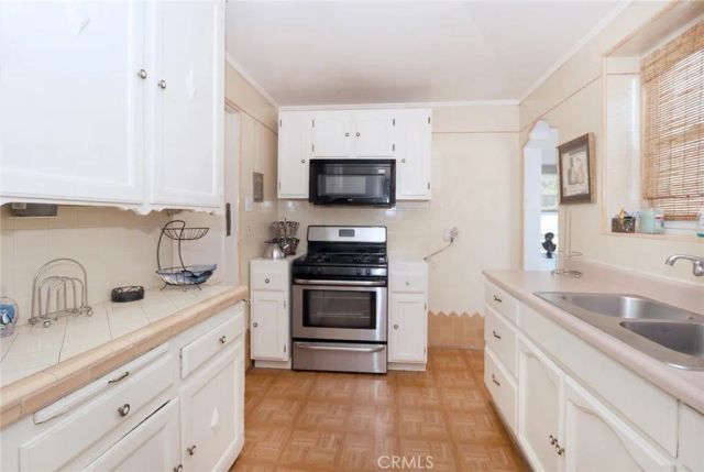 1222 S Cloverdale, Los Angeles, CA 90019
