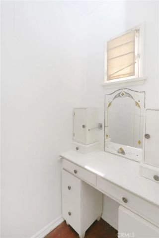 1222 S Cloverdale, Los Angeles, CA 90019