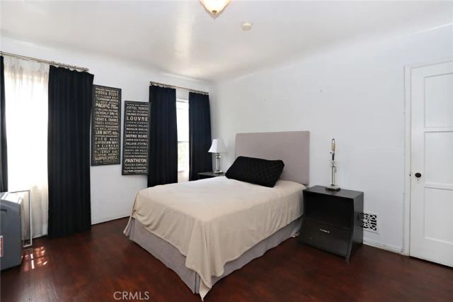 1222 S Cloverdale, Los Angeles, CA 90019