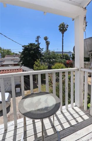 1222 S Cloverdale, Los Angeles, CA 90019