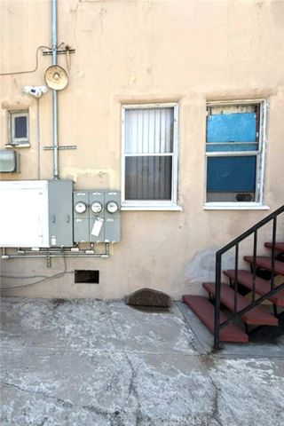 1222 S Cloverdale, Los Angeles, CA 90019