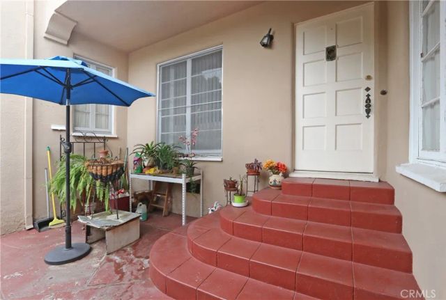 1222 S Cloverdale, Los Angeles, CA 90019