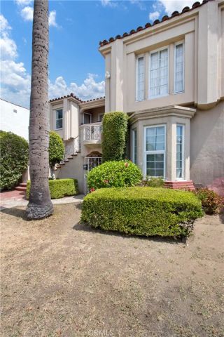 1222 S Cloverdale, Los Angeles, CA 90019