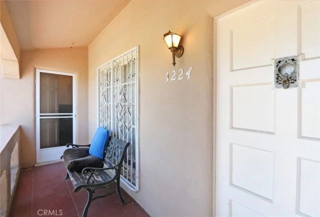1222 S Cloverdale, Los Angeles, CA 90019