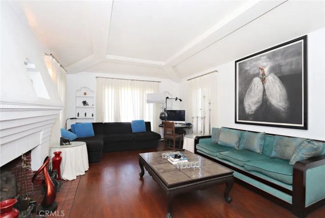 1222 S Cloverdale, Los Angeles, CA 90019