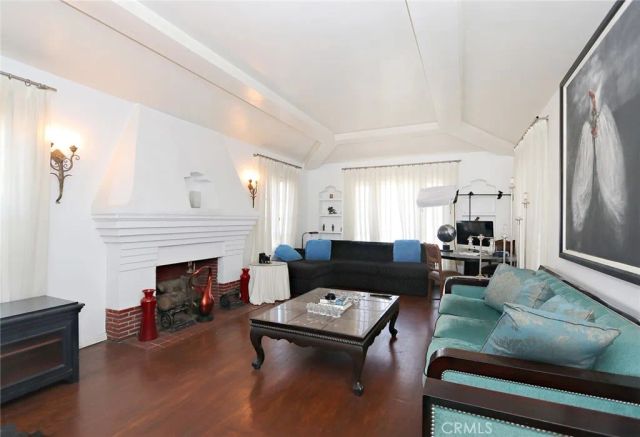 1222 S Cloverdale, Los Angeles, CA 90019