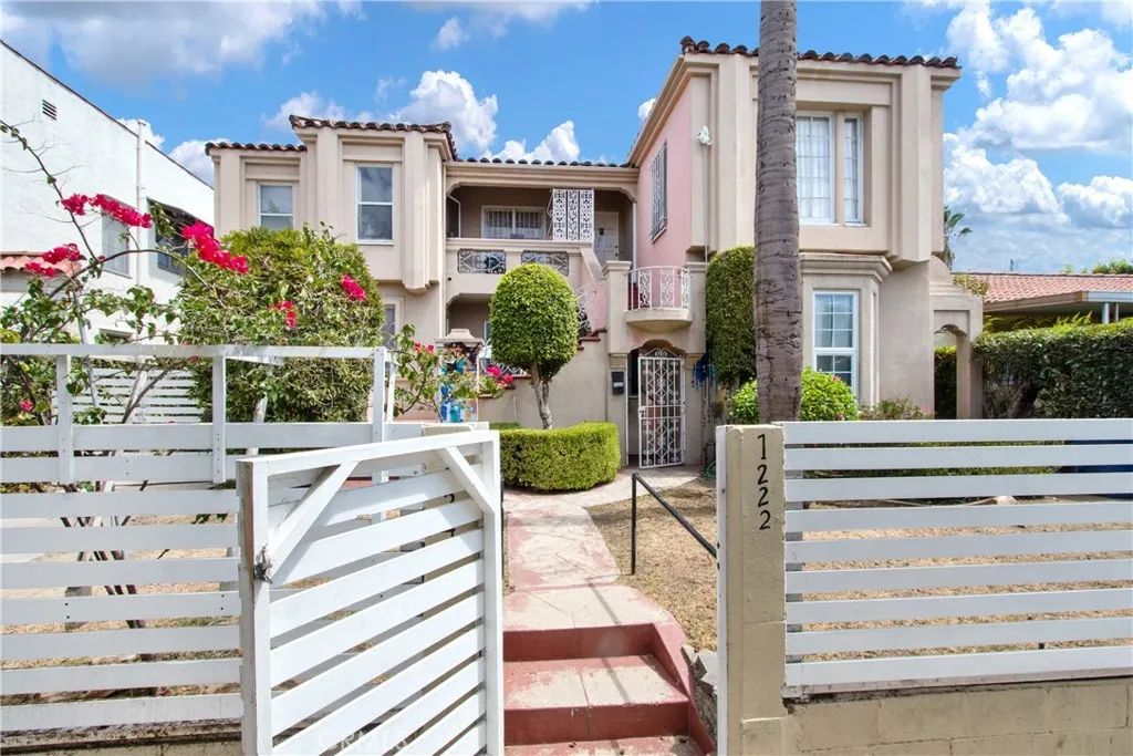 1222 S Cloverdale, Los Angeles, CA 90019