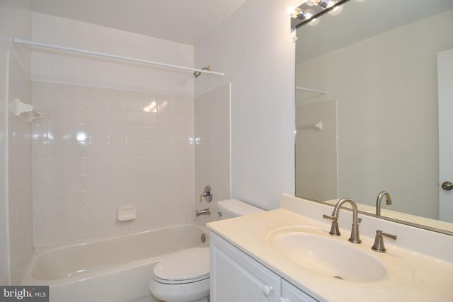 20630 MUDDY HARBOUR SQ, Sterling, VA 20165