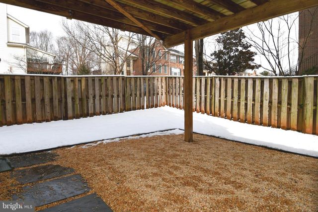 20630 MUDDY HARBOUR SQ, Sterling, VA 20165