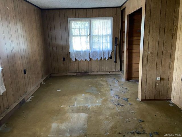 18 Joyce Drive, Riverhead, NY 11901