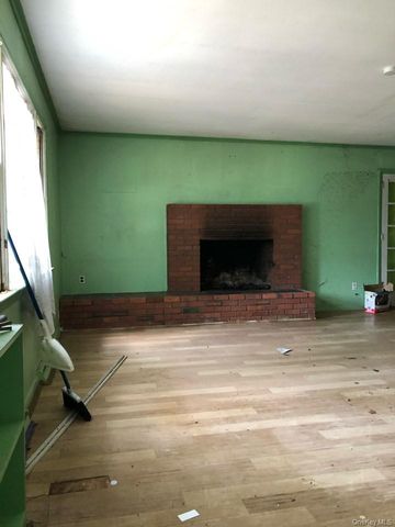 18 Joyce Drive, Riverhead, NY 11901