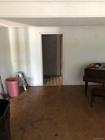 18 Joyce Drive, Riverhead, NY 11901