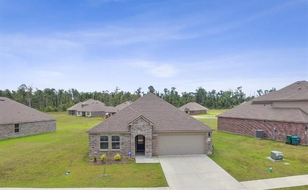 772 Gold Finch Way, Moss Bluff, LA 70611