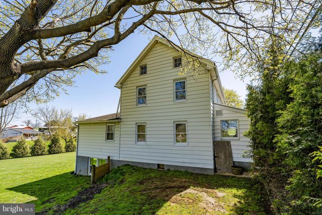3457 W NEWPORT RD, Ronks, PA 17572