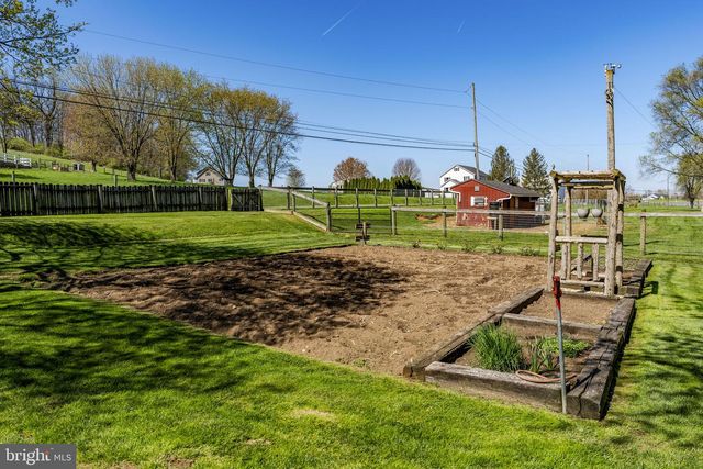 3457 W NEWPORT RD, Ronks, PA 17572