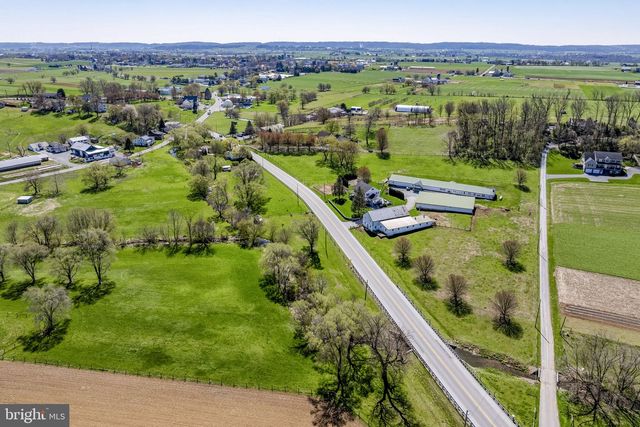 3457 W NEWPORT RD, Ronks, PA 17572