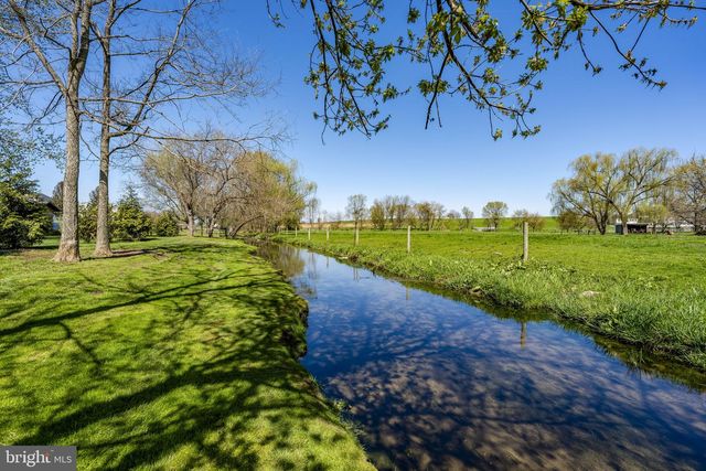 3457 W NEWPORT RD, Ronks, PA 17572