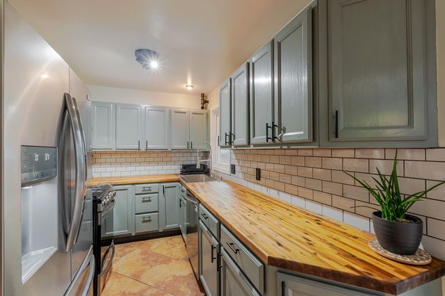 616 S 20th Street, Chesterton, IN 46304