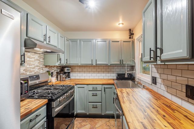 616 S 20th Street, Chesterton, IN 46304