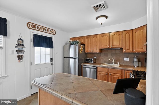 3566 WEST AVE, Ocean City, NJ 08226