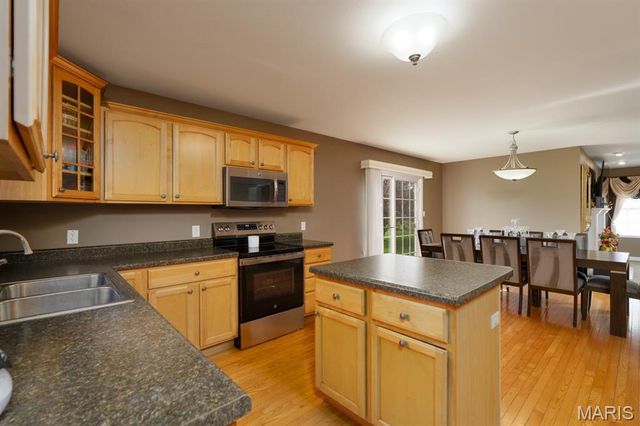104 Angel Oak Court, Edwardsville, IL 62025