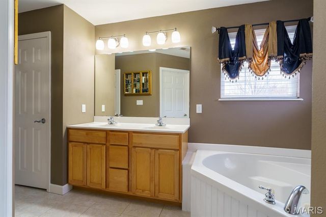 104 Angel Oak Court, Edwardsville, IL 62025