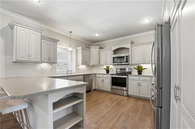 3916 SW Granite Lane, Lee's Summit, MO 64082