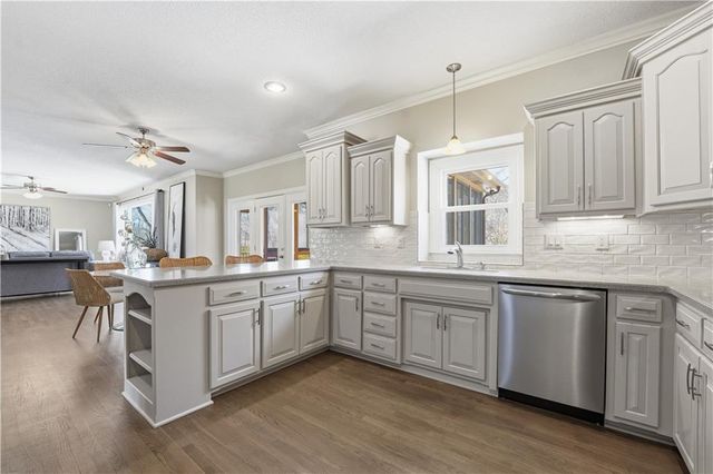 3916 SW Granite Lane, Lee's Summit, MO 64082