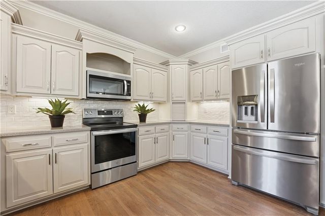 3916 SW Granite Lane, Lee's Summit, MO 64082