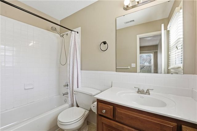 3916 SW Granite Lane, Lee's Summit, MO 64082