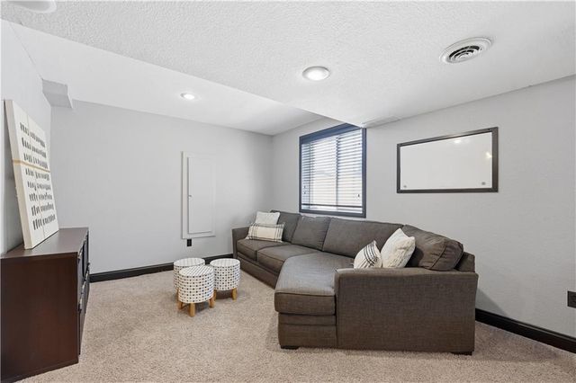 3916 SW Granite Lane, Lee's Summit, MO 64082