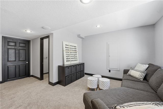 3916 SW Granite Lane, Lee's Summit, MO 64082