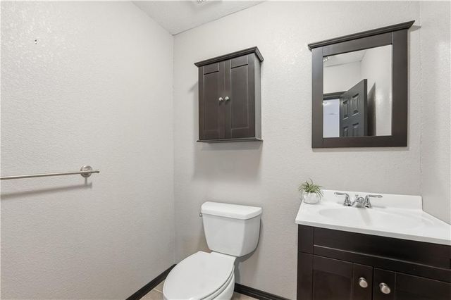 3916 SW Granite Lane, Lee's Summit, MO 64082