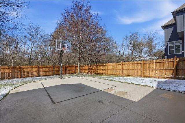 3916 SW Granite Lane, Lee's Summit, MO 64082