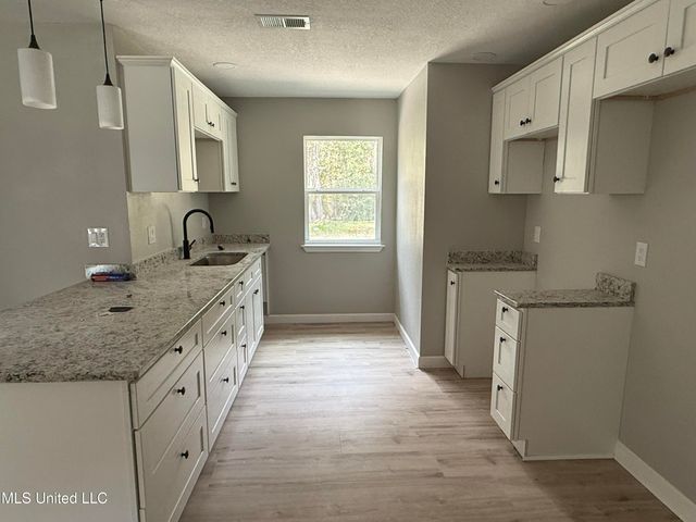 1400 Riverside Drive, Gautier, MS 39553