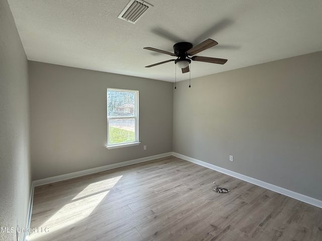 1400 Riverside Drive, Gautier, MS 39553