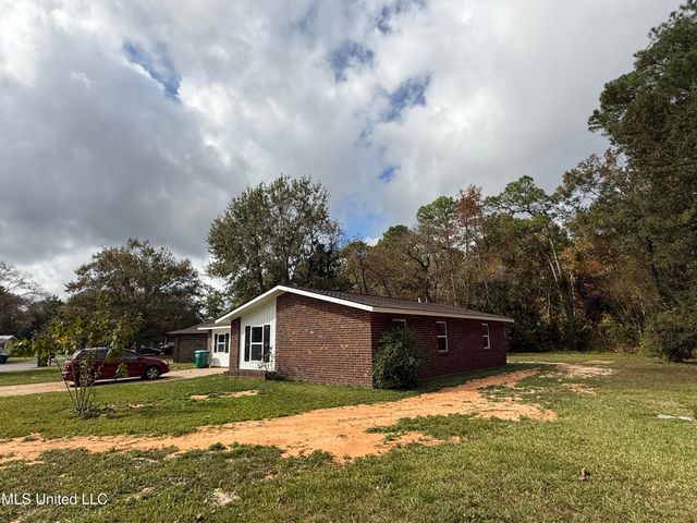 1400 Riverside Drive, Gautier, MS 39553