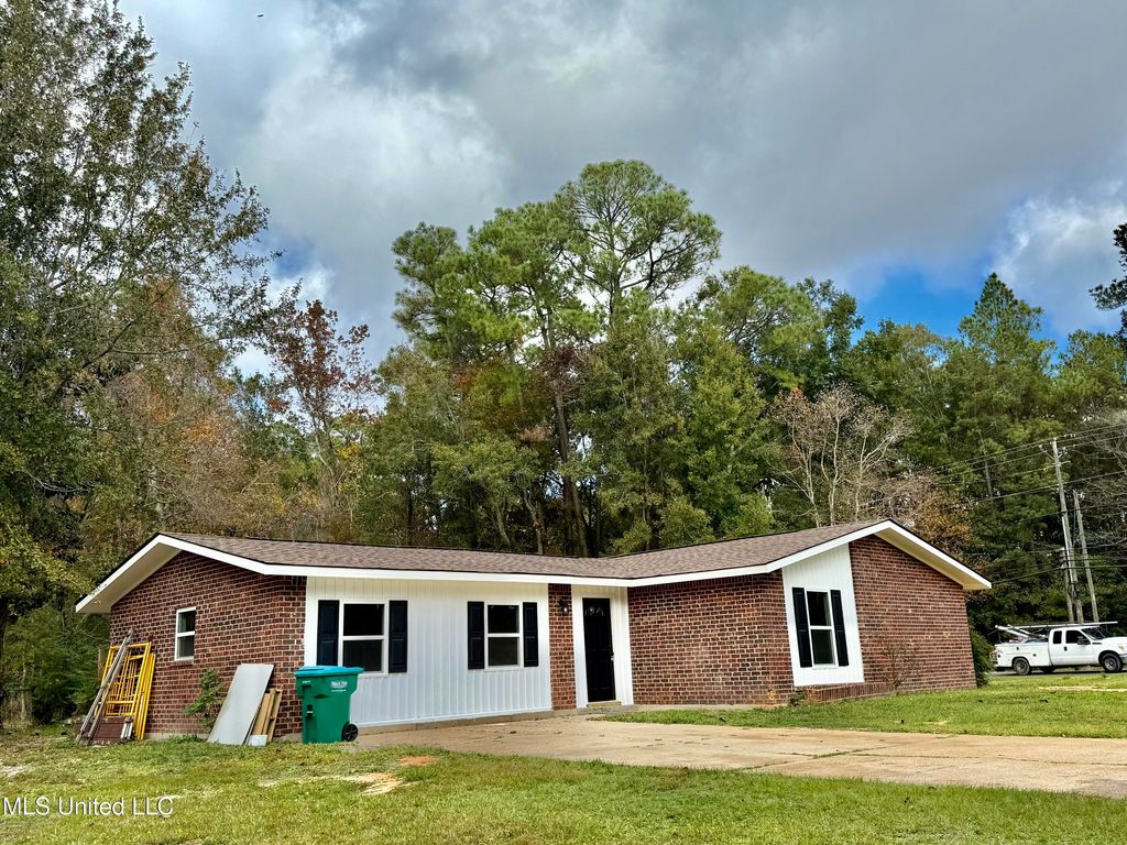 1400 Riverside Drive, Gautier, MS 39553