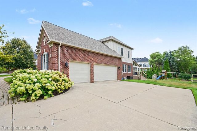 26455 Glenwood Drive, Novi, MI 48374