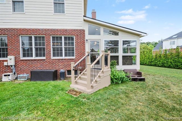 26455 Glenwood Drive, Novi, MI 48374