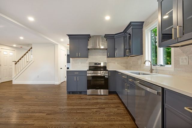 53 Highland St, Walpole, MA 02081